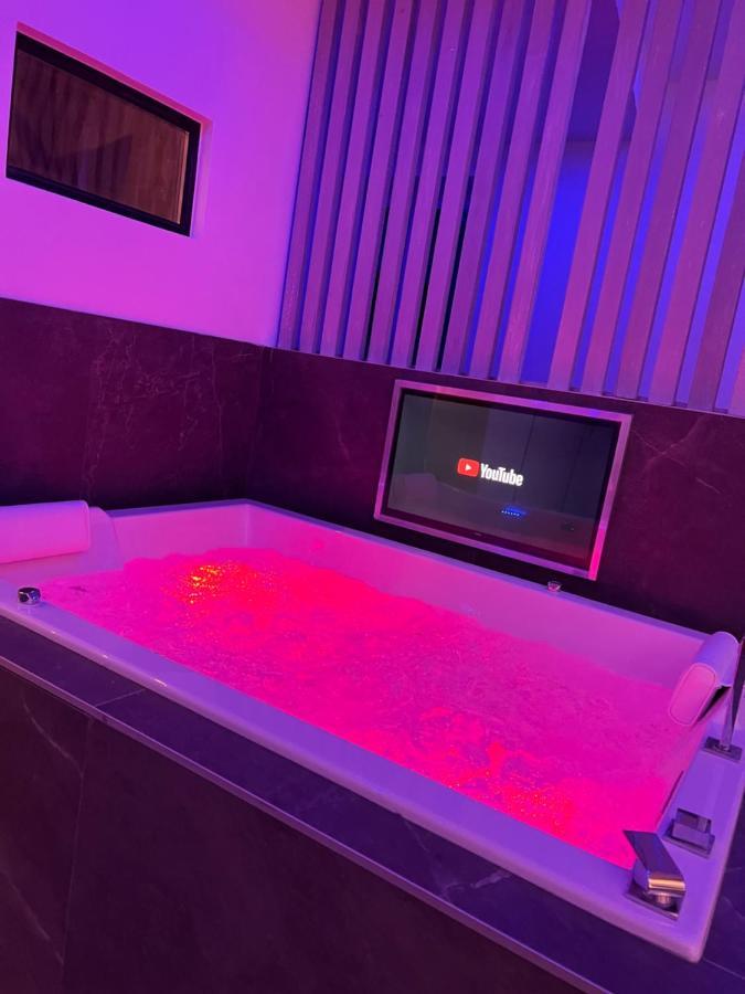 Ferienwohnung Chic & Jacuzzi Givors Exterior foto